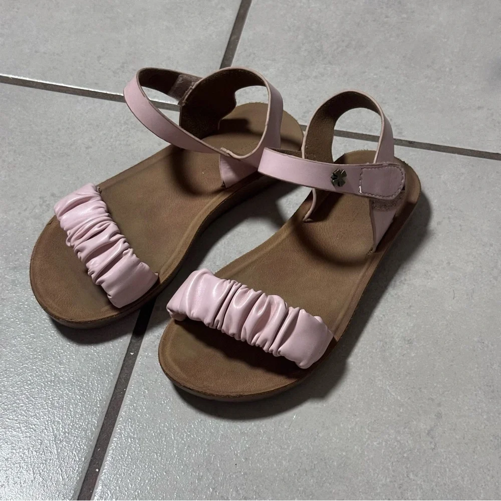Lucky Brand Kids Girls‎ Pink Strappy Sandals Shoes size 1.